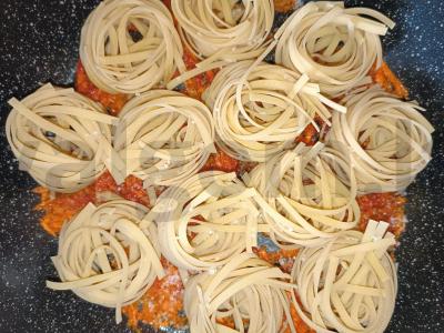 Makaronų lizdai keptuvėje Žingsnis 3