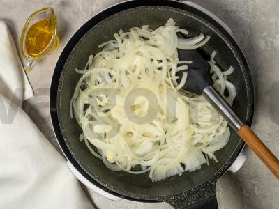 Svogūnų tartas su ožkų sūriu Žingsnis 2