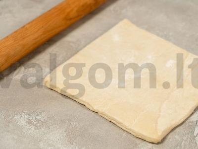 Svogūnų tartas su ožkų sūriu Žingsnis 5