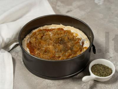 Svogūnų tartas su ožkų sūriu Žingsnis 8