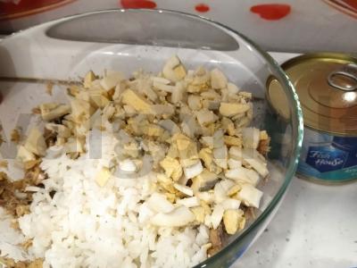 Konservuotų skumbrijų salotas Žingsnis 3