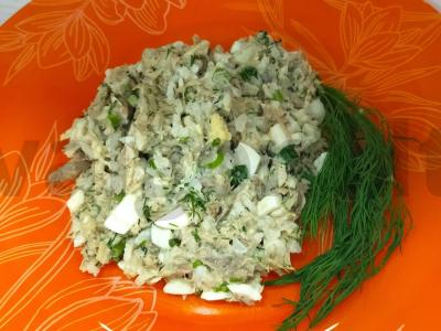 Konservuotų skumbrijų salotas pagrindine nuotrauka