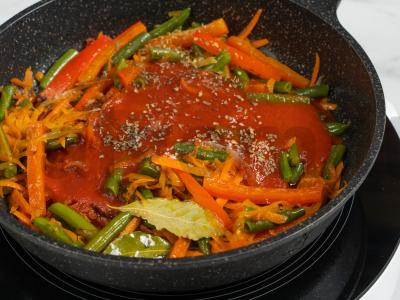 Keptas menkės filė po daržovių „šaliku“ Žingsnis 11