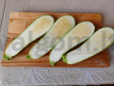 Kepti cukinijos su dešra, sūriu ir prieskoniais Žingsnis 2