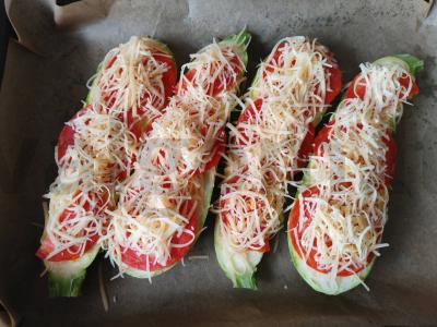 Kepti cukinijos su dešra, sūriu ir prieskoniais Žingsnis 7