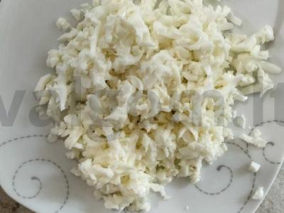 Salotas „Mimoza“ su sardinomis ir virtomis morkomis Žingsnis 4