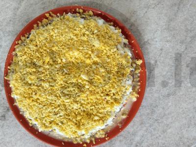 Salotas „Mimoza“ su sardinomis ir virtomis morkomis Žingsnis 10