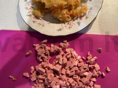 Kepiniai iš mielinės tešlos su kopūstais ir dešra Žingsnis 6