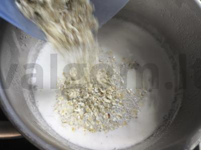 Avižinė košė su pienu ir razinomis pusryčiams Žingsnis 3