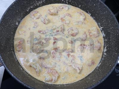 Spagečiai su karališkomis krevetėmis grietinėlės padaže Žingsnis 3