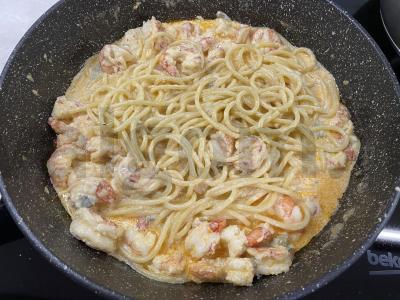 Spagečiai su karališkomis krevetėmis grietinėlės padaže Žingsnis 4