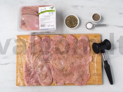 Vištienos ritinys su džiovintais pomidorais ant špinatų pagalvėlės Žingsnis 1