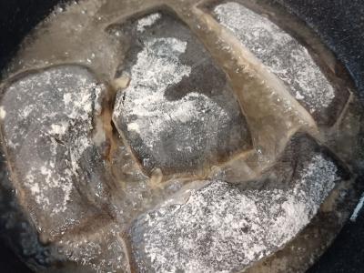 Kepta plokščiadugnis keptuvėje Žingsnis 3