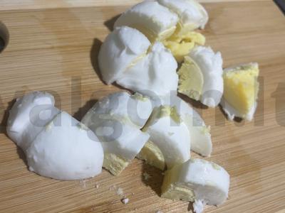 Salotas „Naminis“ su kiaušiniu ir pomidorais Žingsnis 3