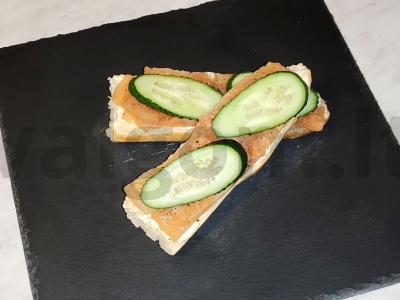 Užkandžių sumuštiniai „Gausa“ su silke pagrindine nuotrauka