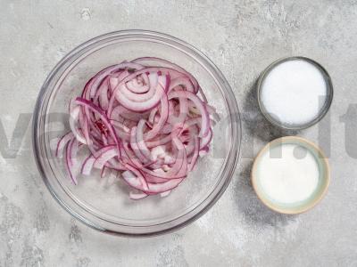 Kvinoja dubuo su avokadu ir marinuotais svogūnais Žingsnis 3