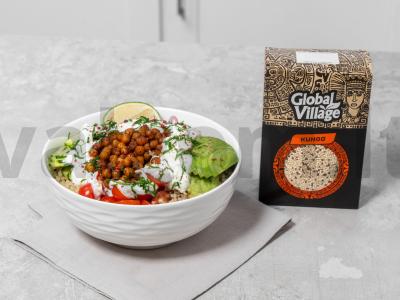 Kvinoja dubuo su avokadu ir marinuotais svogūnais pagrindine nuotrauka