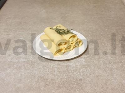 Sūrio ritinėliai su įdaru pagrindine nuotrauka