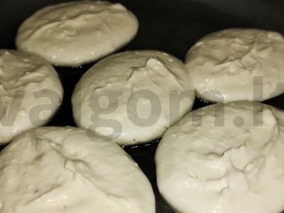 Varškės blynai su kefyru Žingsnis 6