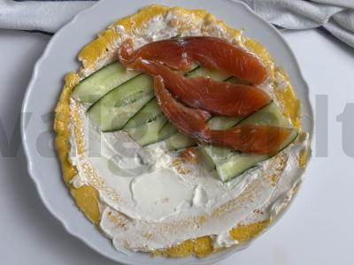 Kiaušinių ritinys su raudona žuvimi Žingsnis 4