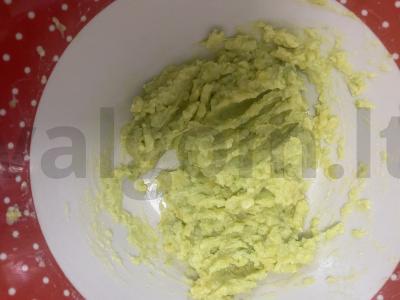 Įdaryti kiaušiniai su islandų sūriu ir raudonąja ikra Žingsnis 4