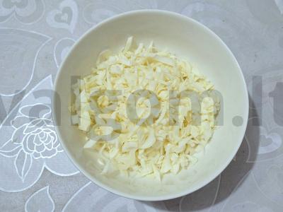 Sultingas daržovių salotas „Essen“ su vyšniniais pomidorais Žingsnis 1