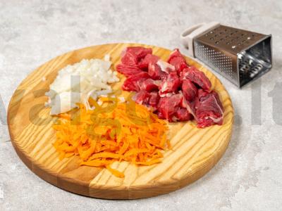 Troškinta kopūstai su mėsa lėtoje viryklėje Žingsnis 1