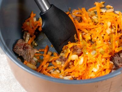 Troškinta kopūstai su mėsa lėtoje viryklėje Žingsnis 3