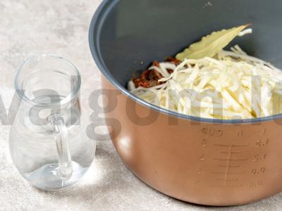 Troškinta kopūstai su mėsa lėtoje viryklėje Žingsnis 6