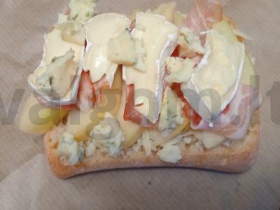 Sumuštinis su kriauše, šonine ir trimis sūrio rūšimis Žingsnis 7