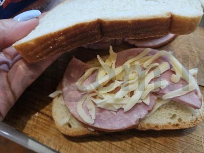 Karšti sumuštiniai su kumpiu ir linų sėmenimis Žingsnis 2