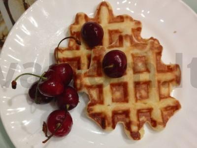 Varškės vafliai su margarinu pagrindine nuotrauka