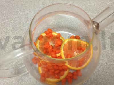 Arbata su raudonuoju apelsinu, šaltalankiais ir braškėmis Žingsnis 3