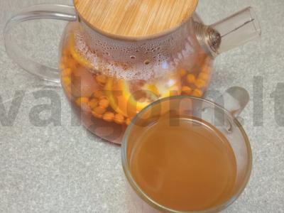 Arbata su raudonuoju apelsinu, šaltalankiais ir braškėmis pagrindine nuotrauka