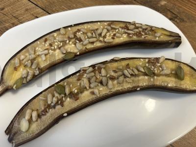 Keptas bananas su medumi ir sėklomis pagrindine nuotrauka