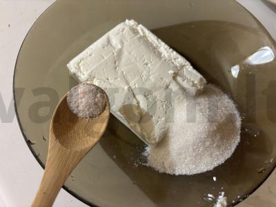 Sūrio pyragėliai ant trupinių tešlos Žingsnis 1