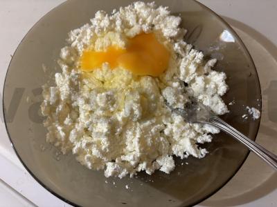 Sūrio pyragėliai ant trupinių tešlos Žingsnis 2