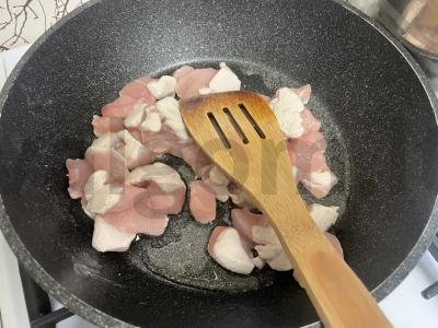 Ryžiai su daržovėmis, mėsa ir česnaku Žingsnis 1