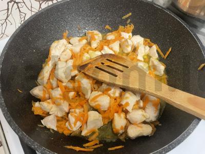 Ryžiai su daržovėmis, mėsa ir česnaku Žingsnis 2