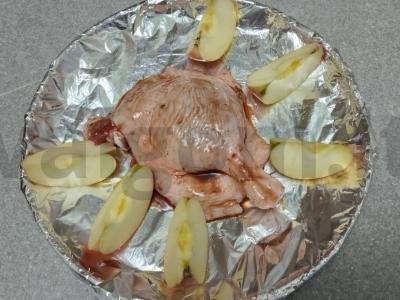 Anties šlaunelė aštriame mandarinų marinate, kepta su obuoliu Žingsnis 4