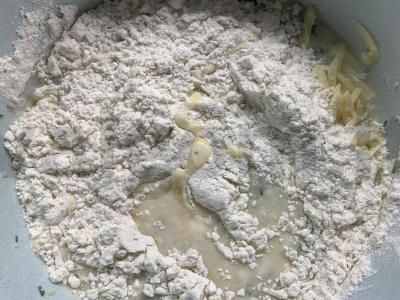 Blynai su kefyru, sūriu ir žolelėmis Žingsnis 4