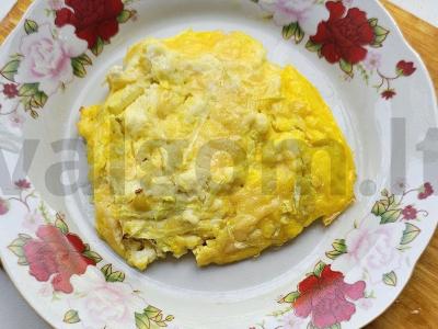 Omletas su cukinija ir sūriu pagrindine nuotrauka