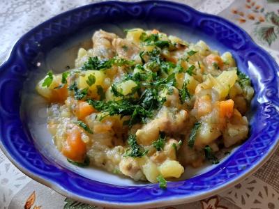 Kaimiškos bulvytės su kvapnia petražole pagrindine nuotrauka