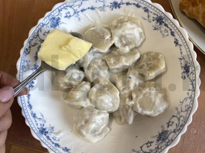 Koldūnai su grietinėlės padažu pagrindine nuotrauka