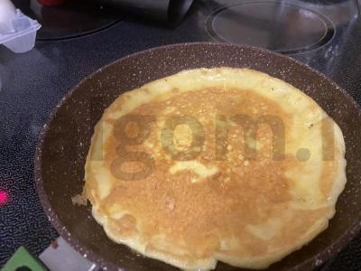 Salotas su rūkytomis krūtinėlėmis ir omletu Žingsnis 3