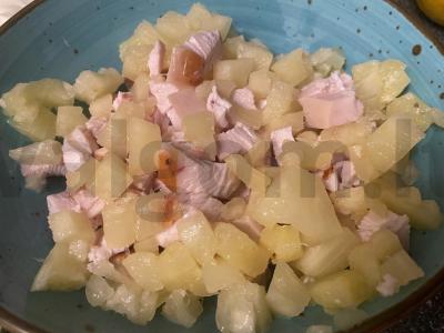 Salotas su rūkytomis krūtinėlėmis ir omletu Žingsnis 4