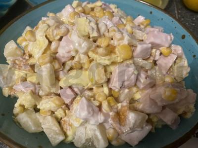 Salotas su rūkytomis krūtinėlėmis ir omletu Žingsnis 8