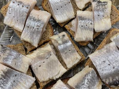 Silkė su svogūnais vakarienei Žingsnis 3