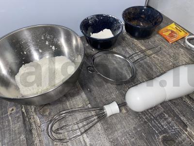 Šokoladiniai keksiukai su pienu Žingsnis 1