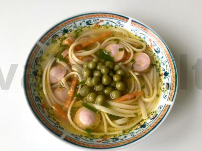 Sriuba su dešrelėmis pagrindine nuotrauka